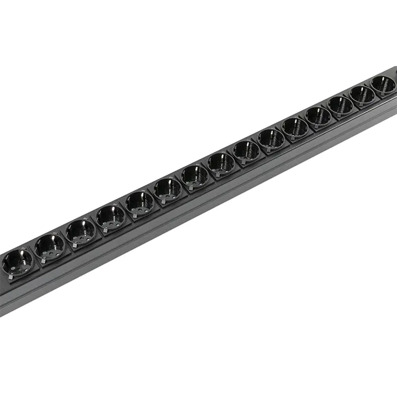 PDU gắn tủ rack dạng đứng có công tắc, bộ ngắt mạch và đồng hồ đo dòng điện/điện áp, 27 ổ cắm C13x12 Germanyx15