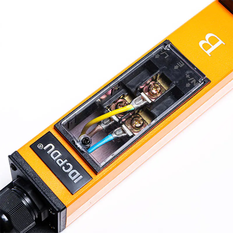 PDU gắn tủ rack dạng đứng 1.5U có đo lường RS485, chống sét lan truyền, thay nóng, 22 ổ cắm IEC C13 IEC C19